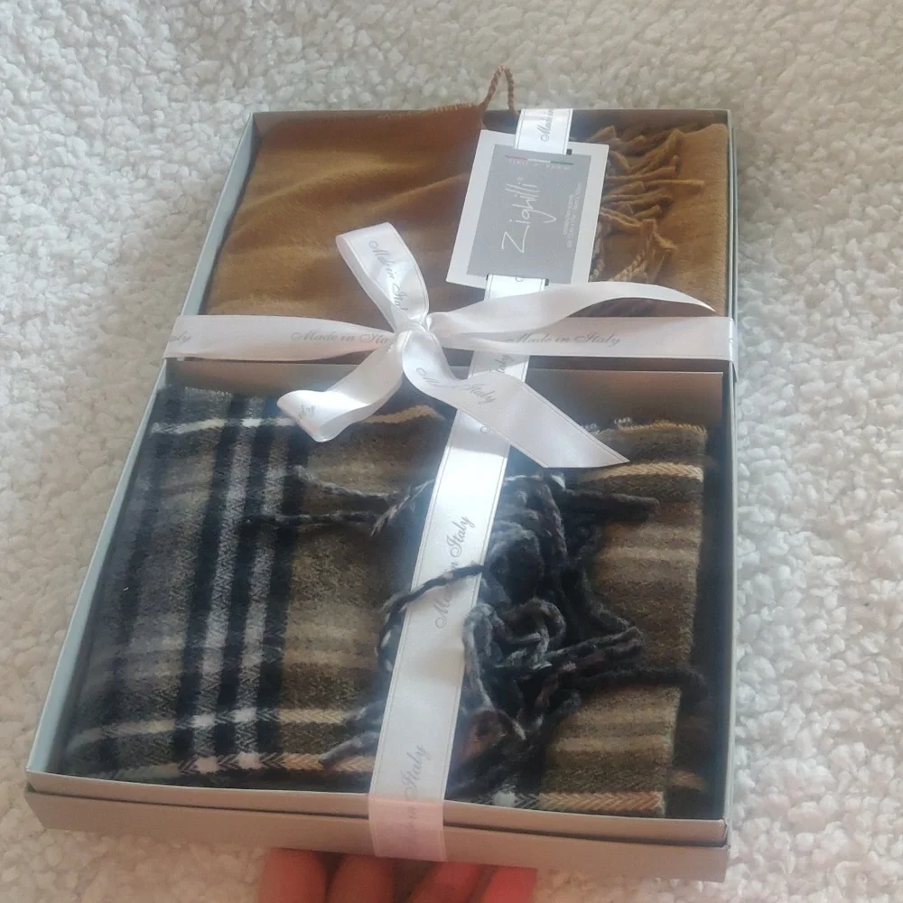 Zighilli Mens Two scarves presented in a gift box.